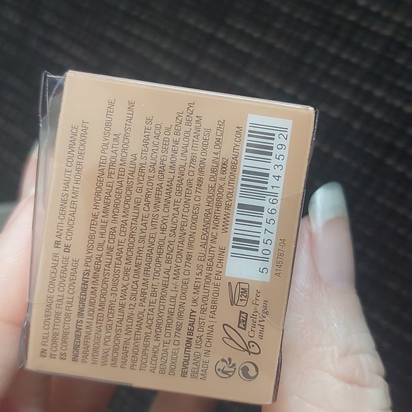 New makeup revolution ultimate coverage concealer Deep Tan - Picture 3 of 3